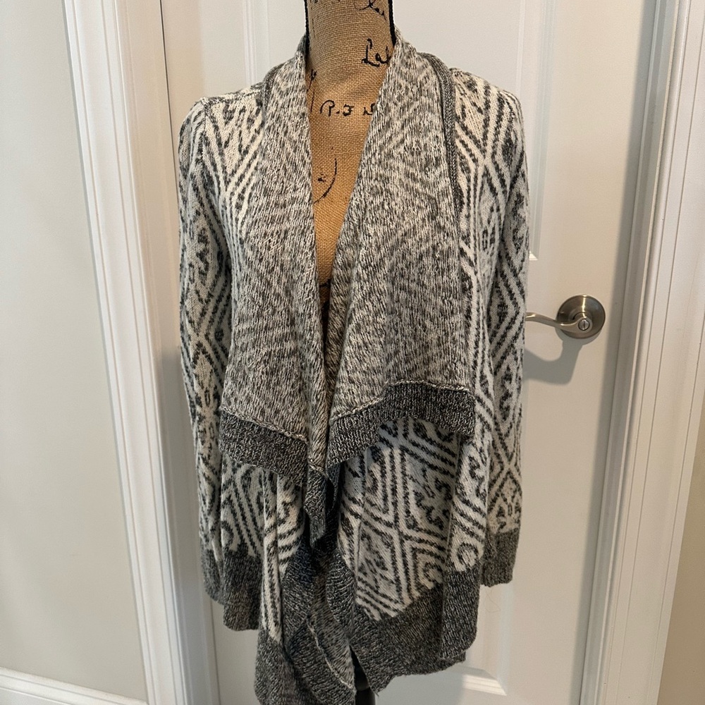 Abercrombie & Fitch Gray and Cream Patterned Cardigan